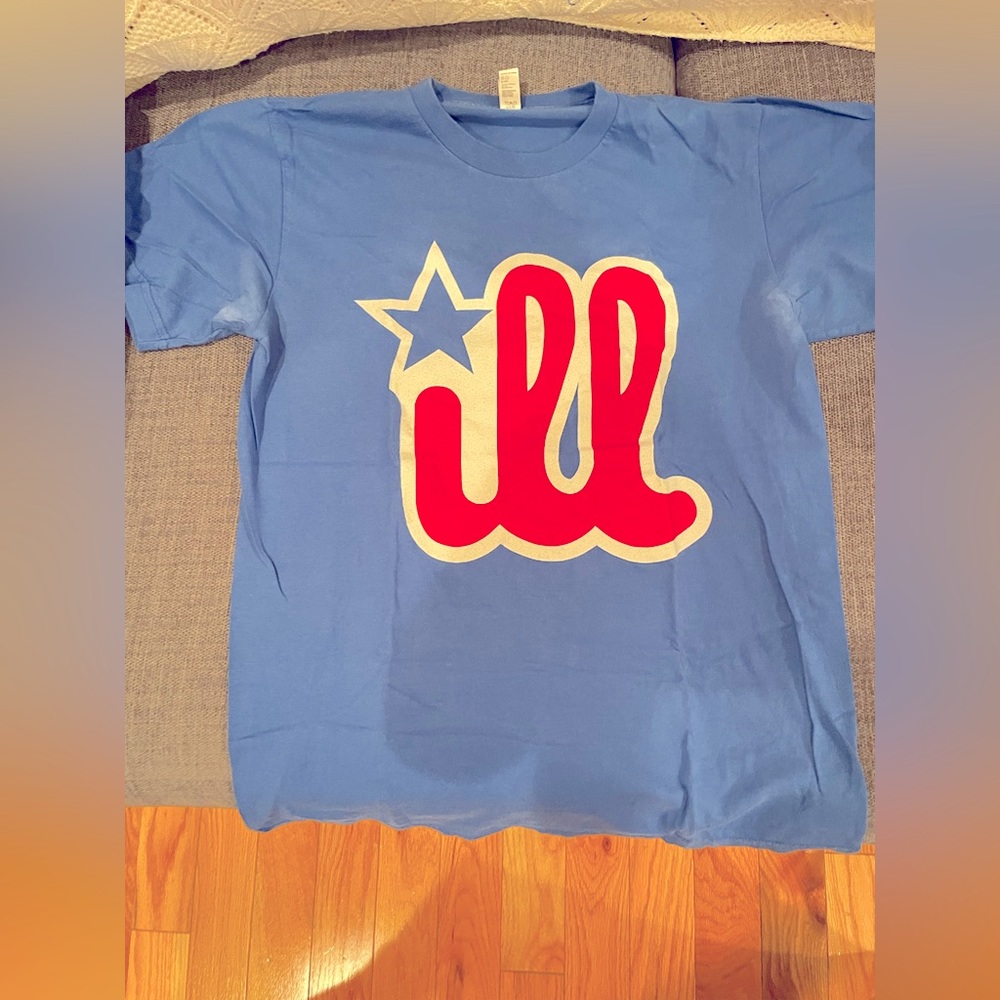 Phillies tee used good condition